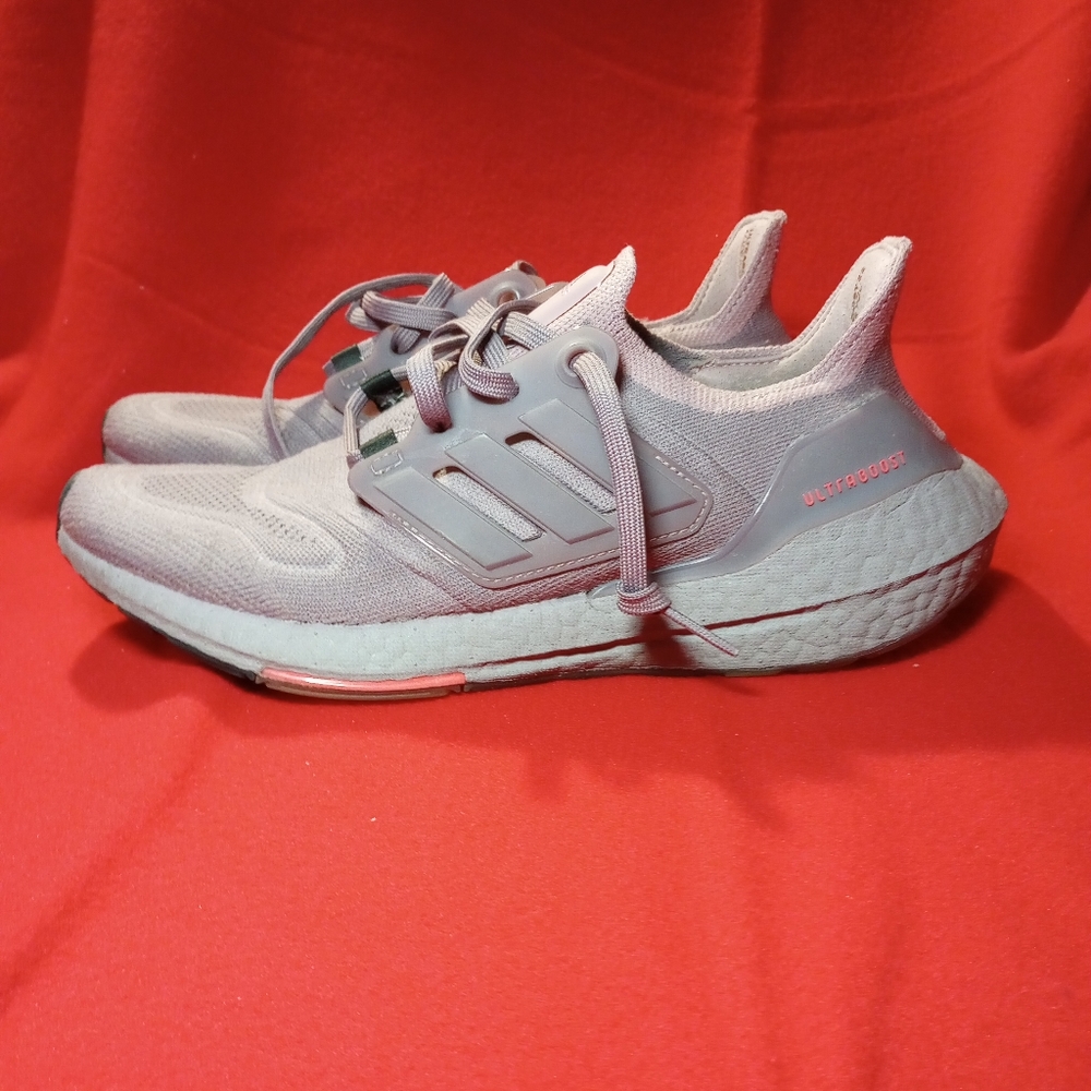 Size 7.5 - adidas UltraBoost 22 Legacy Purple 2021